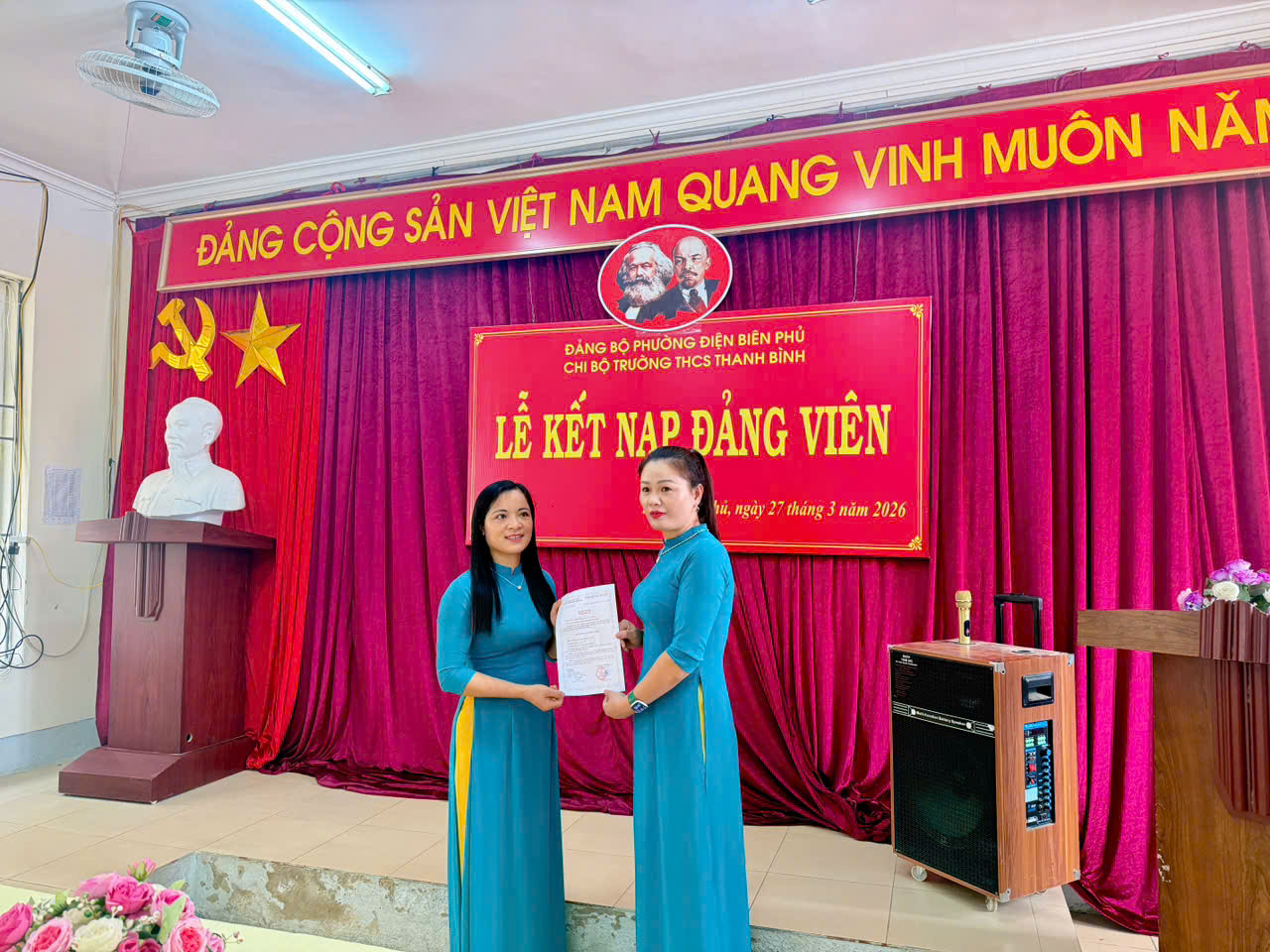 Chi bộ Trường THCS Thanh Bình - Đảng uỷ phường Điện Biên Phủ tổ chức lễ kết nạp Đảng viên mới