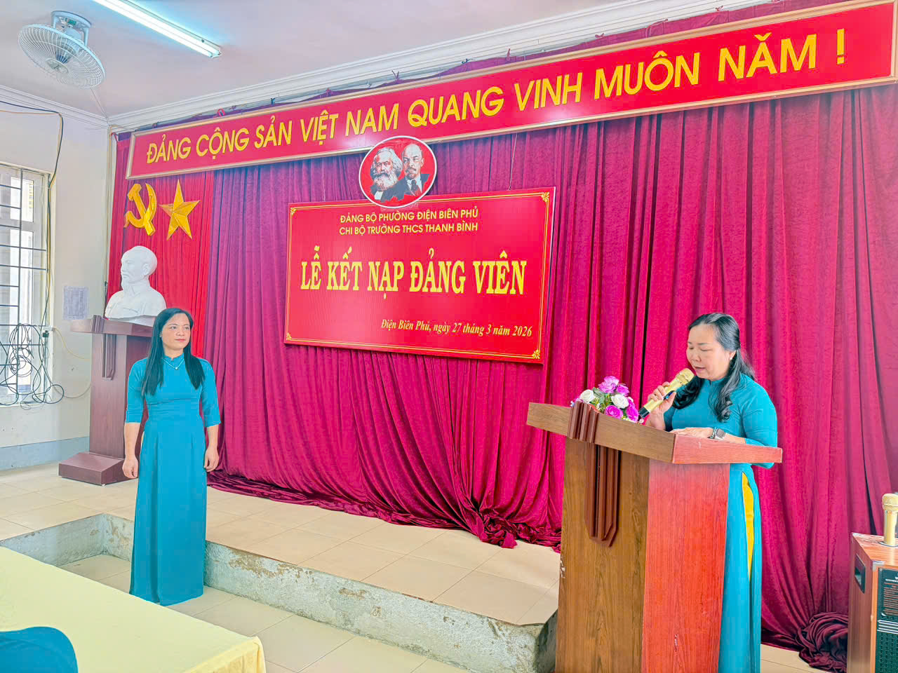 Chi bộ Trường THCS Thanh Bình - Đảng uỷ phường Điện Biên Phủ tổ chức lễ kết nạp Đảng viên mới