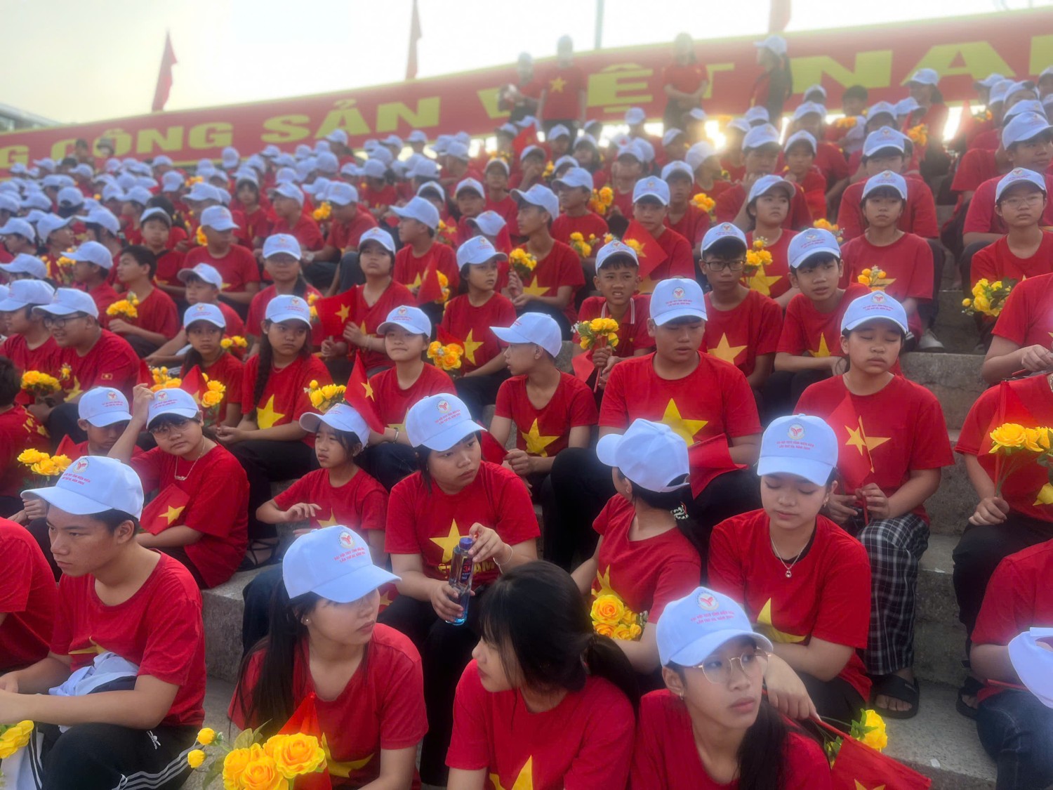 Trường THCS Thanh Bình, phường Điện Biên Phủ tham gia màn vẫy cờ hoa tại đại hội thể dục thể thao tỉnh Điện Biên lần thứ xii năm 2026