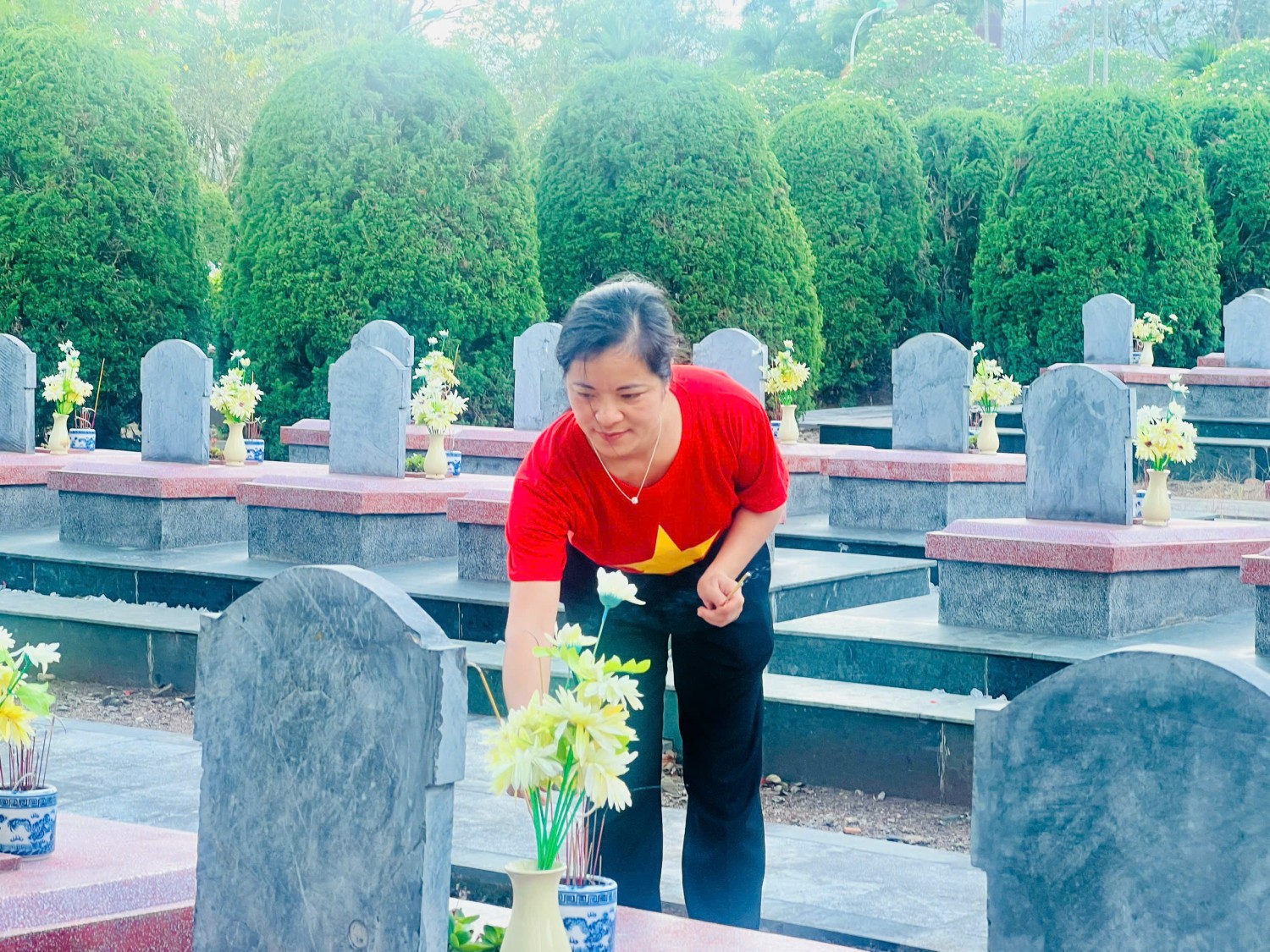 Trường THCS Thanh Bình - Phường Điện Biên Phủ, tỉnh Điện Biên dâng hương tri ân các anh hùng liệt sỹ nhân kỷ niệm 72 năm chiến thắng Điện Biên Phủ