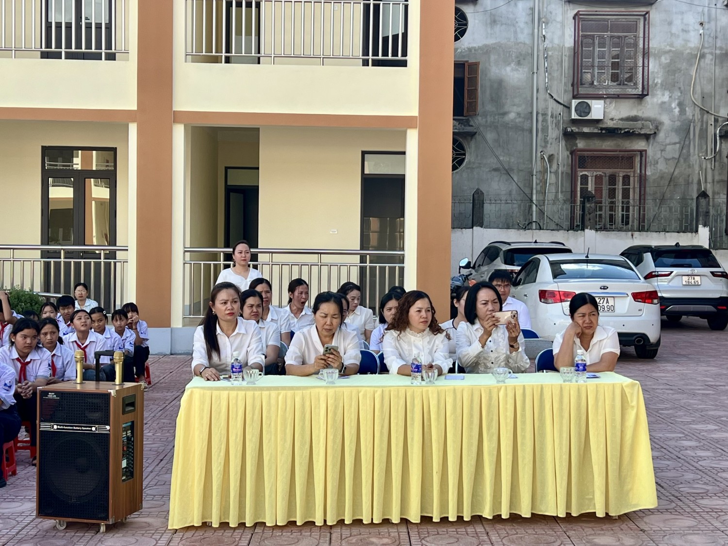 Thầy và trò Trường THCS Thanh Bình chung tay ủng hộ trung tâm nghệ thuật tình thương đà nẵng