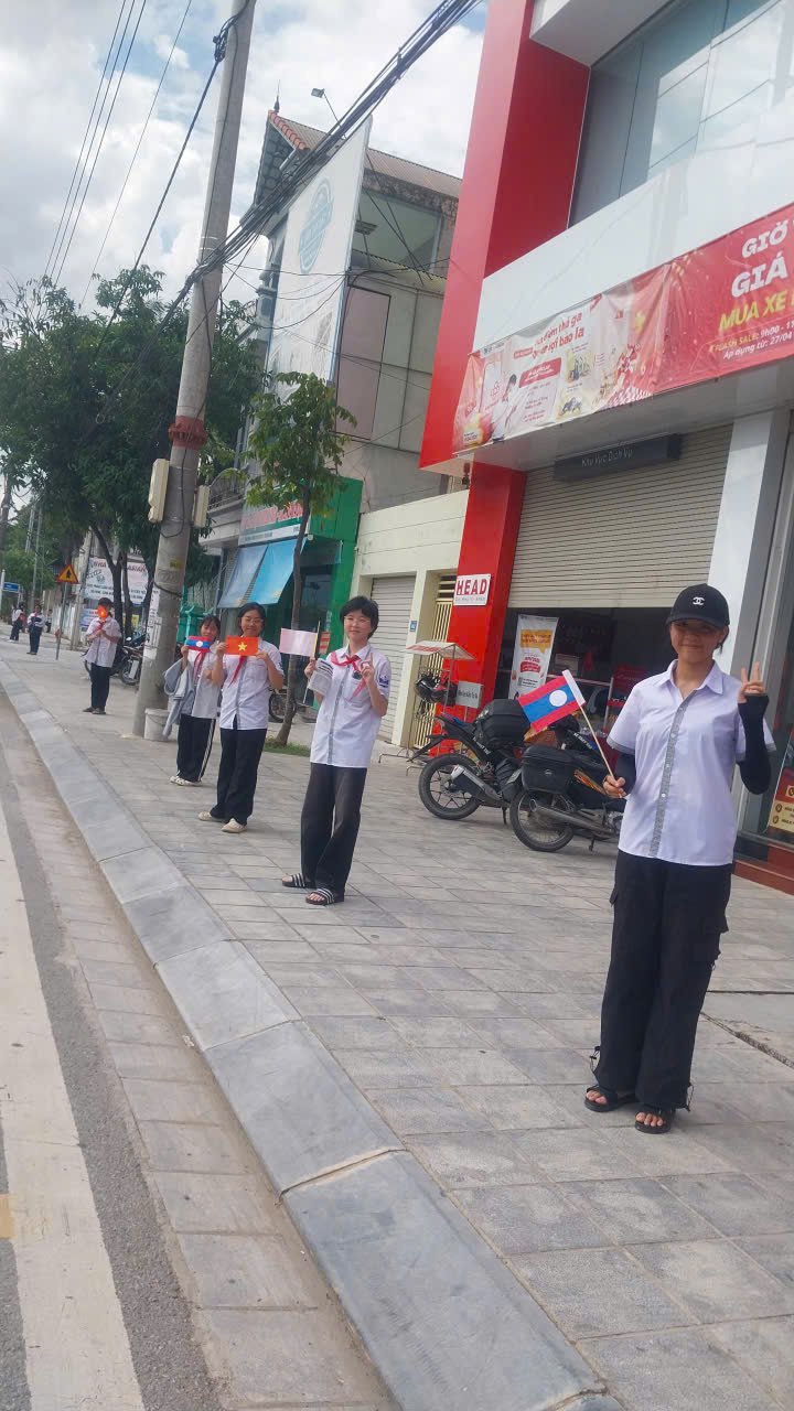 Trường THCS Thanh Bình tham gia phục vụ lễ đón nhận, truy điệu và an táng hài cốt liệt sĩ
