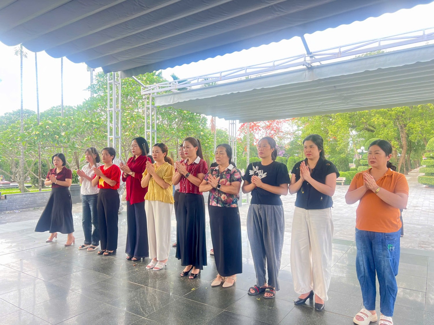 Trường THCS Thanh Bình - Phường Điện Biên Phủ, tỉnh Điện Biên dâng hương tri ân các anh hùng liệt sỹ nhân kỷ niệm 72 năm chiến thắng Điện Biên Phủ
