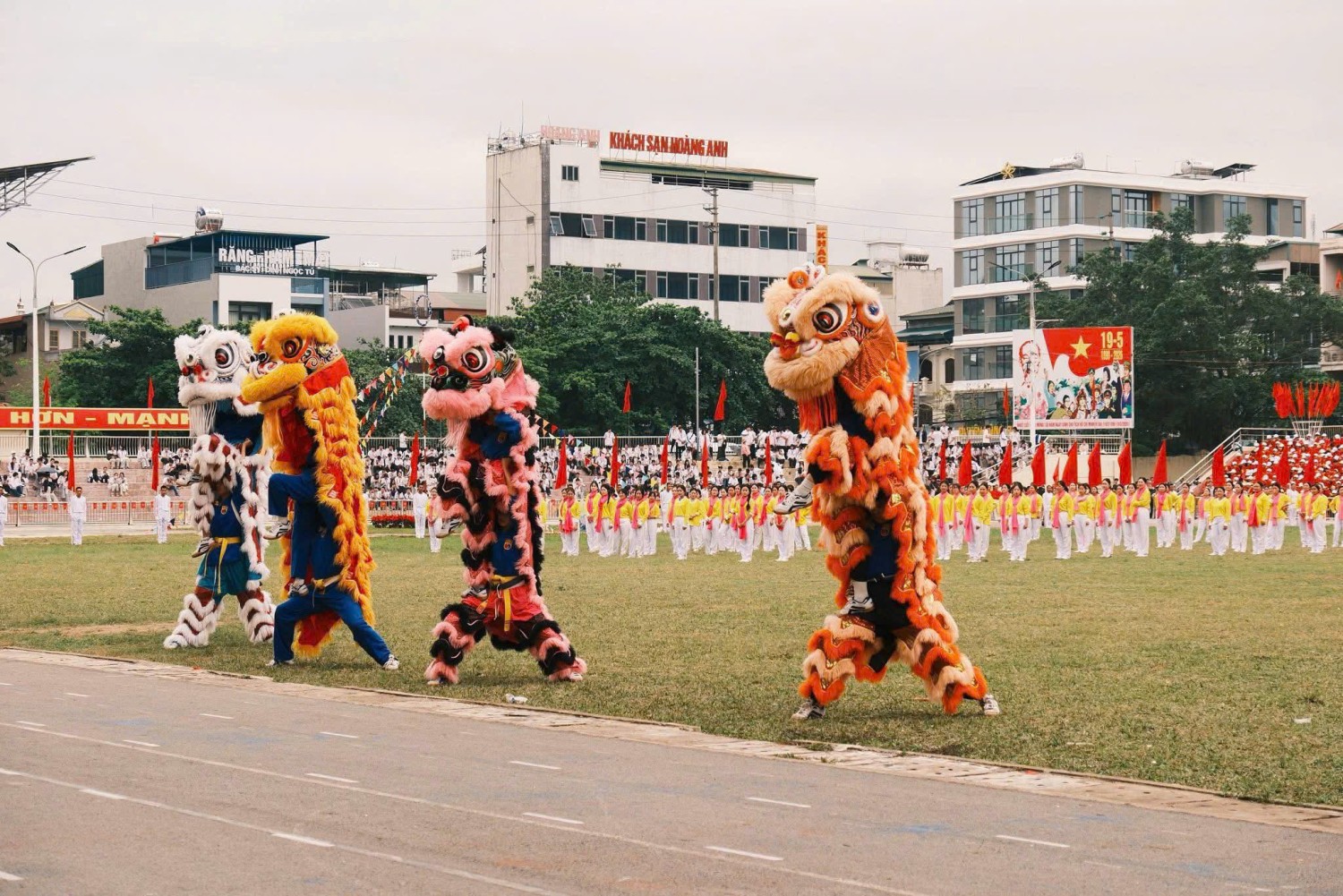Trường THCS Thanh Bình, phường Điện Biên Phủ tham gia màn vẫy cờ hoa tại đại hội thể dục thể thao tỉnh Điện Biên lần thứ xii năm 2026