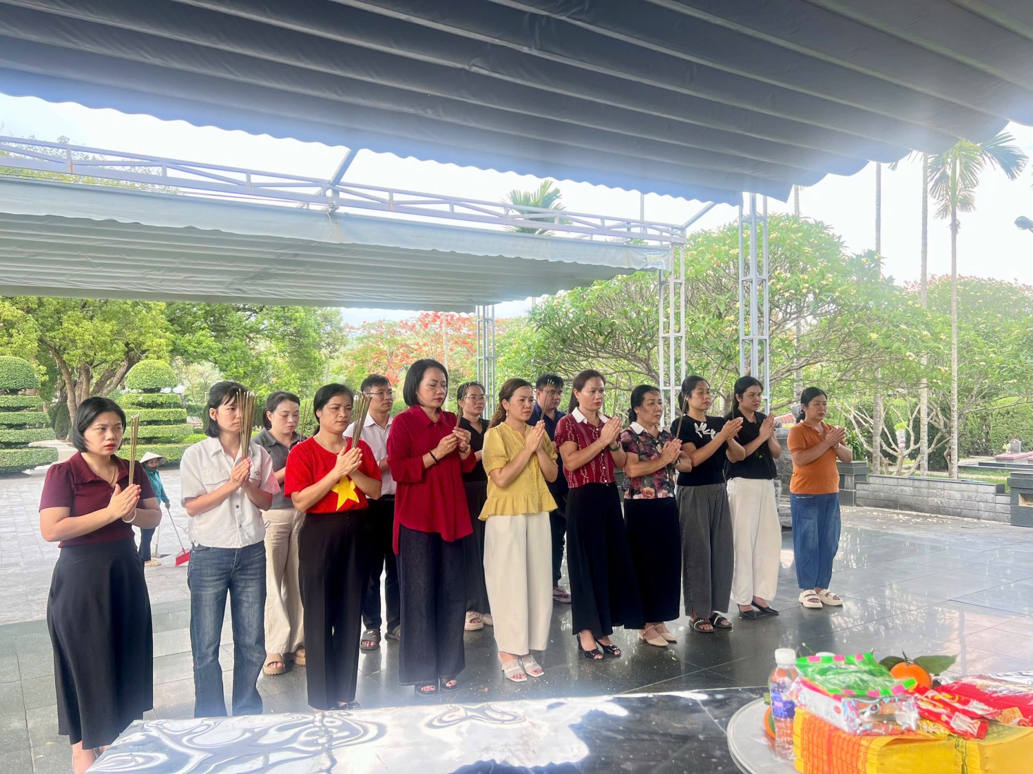 Trường THCS Thanh Bình - Phường Điện Biên Phủ, tỉnh Điện Biên dâng hương tri ân các anh hùng liệt sỹ nhân kỷ niệm 72 năm chiến thắng Điện Biên Phủ