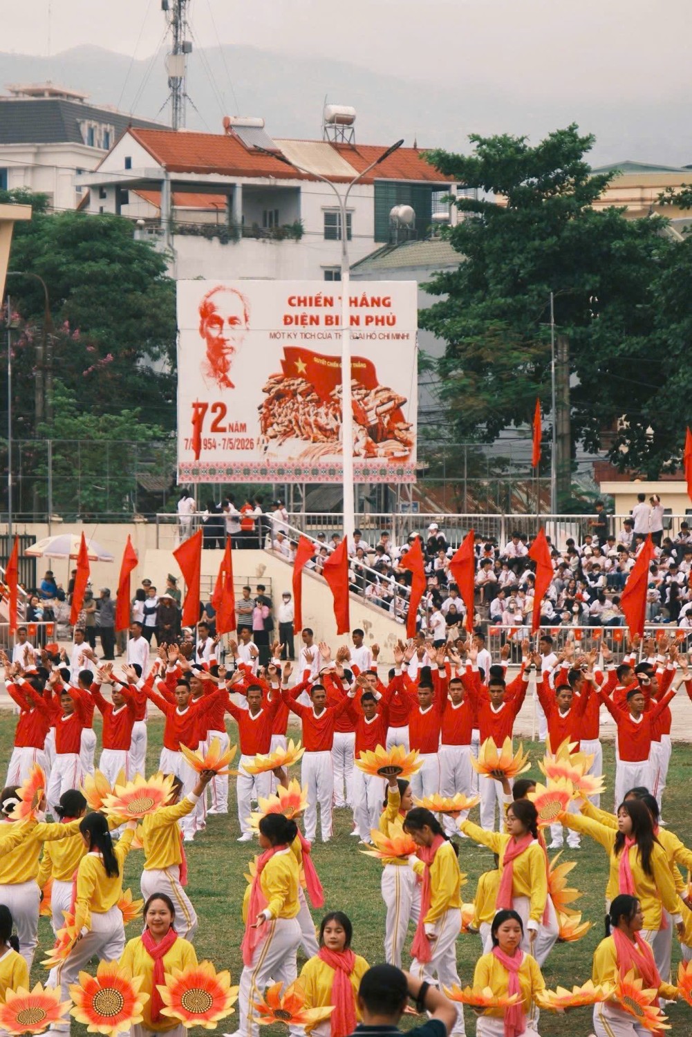 Trường THCS Thanh Bình, phường Điện Biên Phủ tham gia màn vẫy cờ hoa tại đại hội thể dục thể thao tỉnh Điện Biên lần thứ xii năm 2026