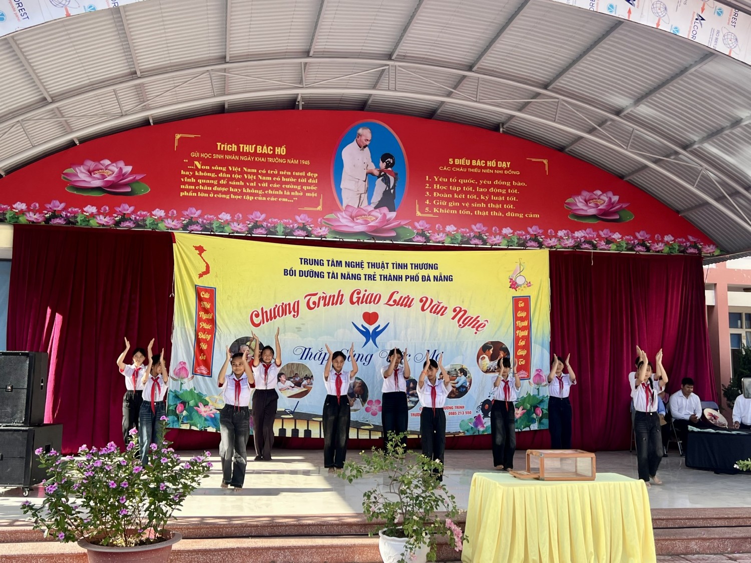 Thầy và trò Trường THCS Thanh Bình chung tay ủng hộ trung tâm nghệ thuật tình thương đà nẵng