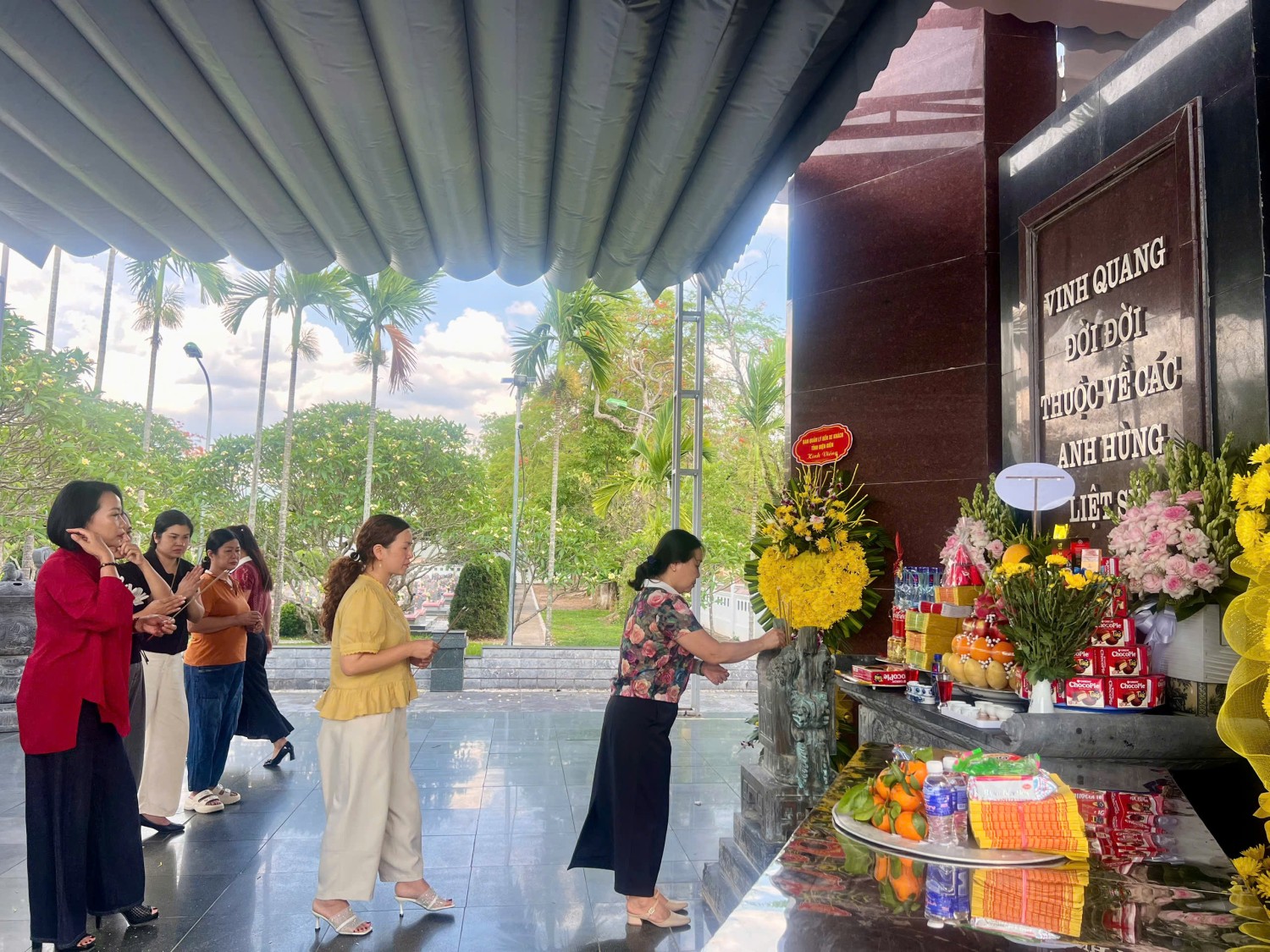 Trường THCS Thanh Bình - Phường Điện Biên Phủ, tỉnh Điện Biên dâng hương tri ân các anh hùng liệt sỹ nhân kỷ niệm 72 năm chiến thắng Điện Biên Phủ