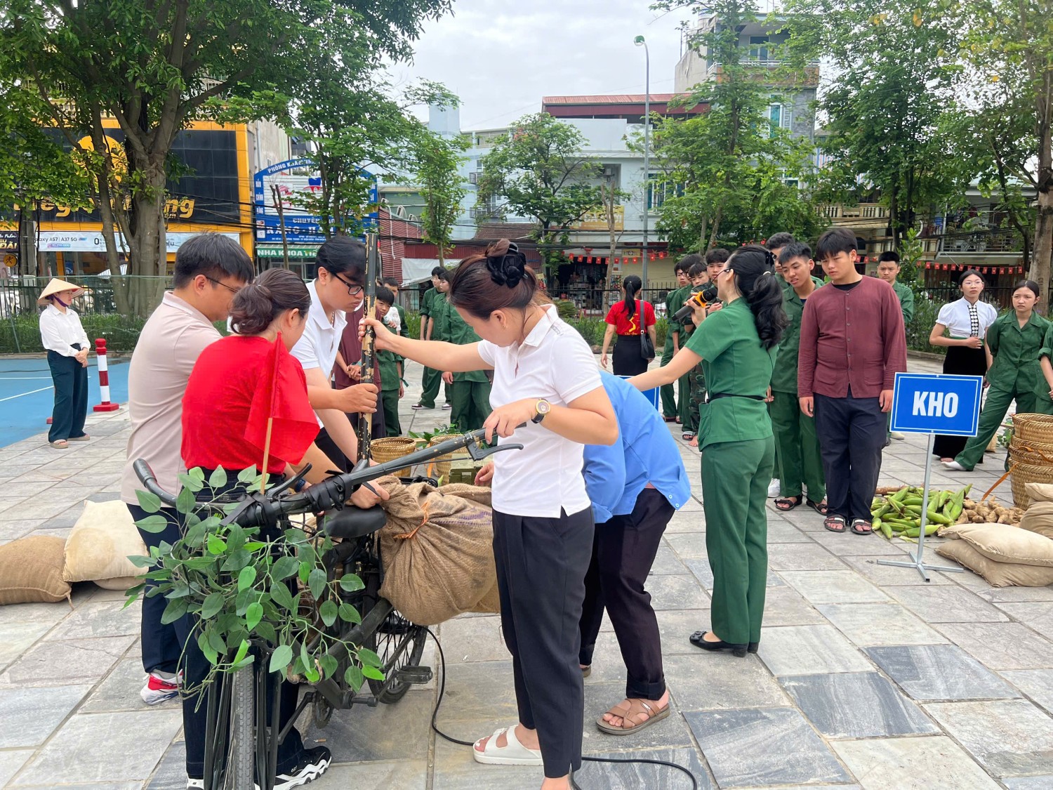 Học sinh Trường THCS Thanh Bình tham gia chương trình “chúng em làm chiến sỹ Điện Biên”