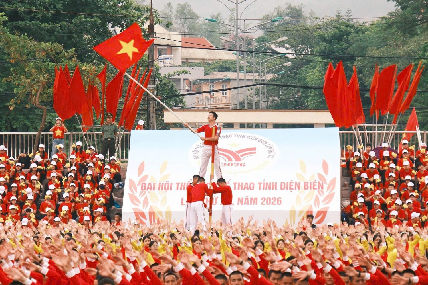 Trường THCS Thanh Bình, phường Điện Biên Phủ tham gia màn vẫy cờ hoa tại đại hội thể dục thể thao tỉnh Điện Biên lần thứ xii năm 2026