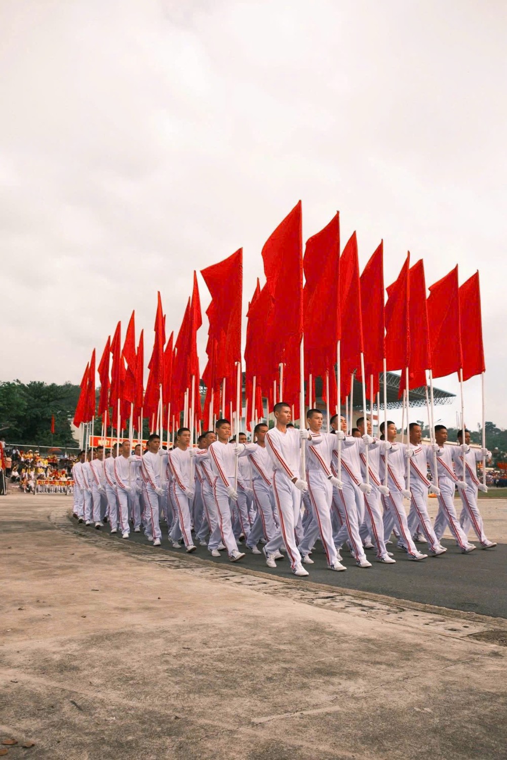 Trường THCS Thanh Bình, phường Điện Biên Phủ tham gia màn vẫy cờ hoa tại đại hội thể dục thể thao tỉnh Điện Biên lần thứ xii năm 2026
