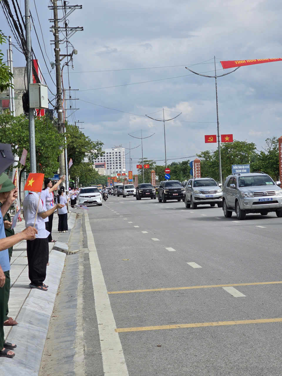 Trường THCS Thanh Bình tham gia phục vụ lễ đón nhận, truy điệu và an táng hài cốt liệt sĩ