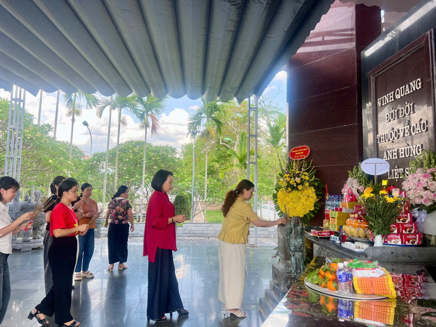 Trường THCS Thanh Bình - Phường Điện Biên Phủ, tỉnh Điện Biên dâng hương tri ân các anh hùng liệt sỹ nhân kỷ niệm 72 năm chiến thắng Điện Biên Phủ