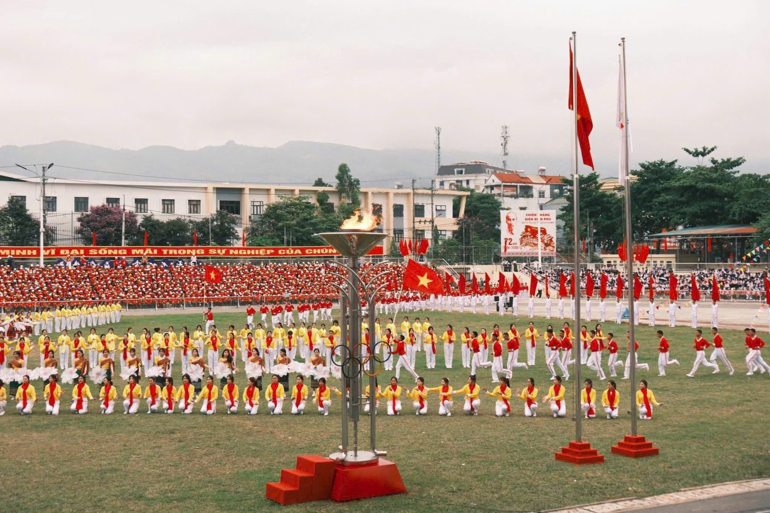 Trường THCS Thanh Bình, phường Điện Biên Phủ tham gia màn vẫy cờ hoa tại đại hội thể dục thể thao tỉnh Điện Biên lần thứ xii năm 2026