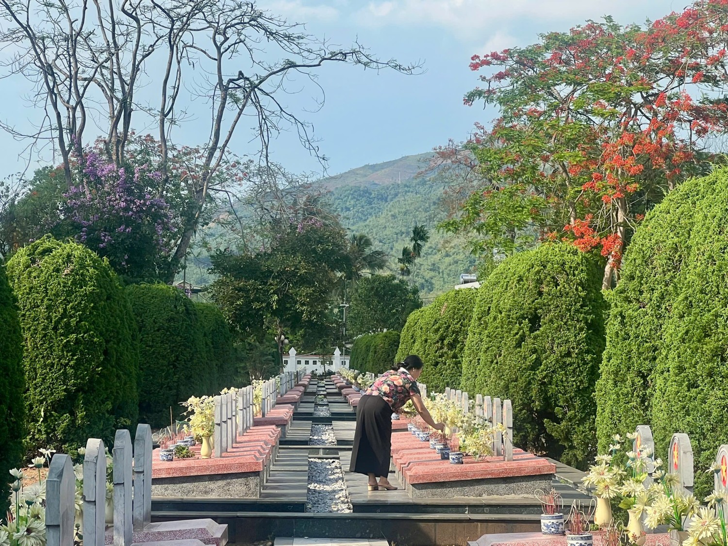 Trường THCS Thanh Bình - Phường Điện Biên Phủ, tỉnh Điện Biên dâng hương tri ân các anh hùng liệt sỹ nhân kỷ niệm 72 năm chiến thắng Điện Biên Phủ
