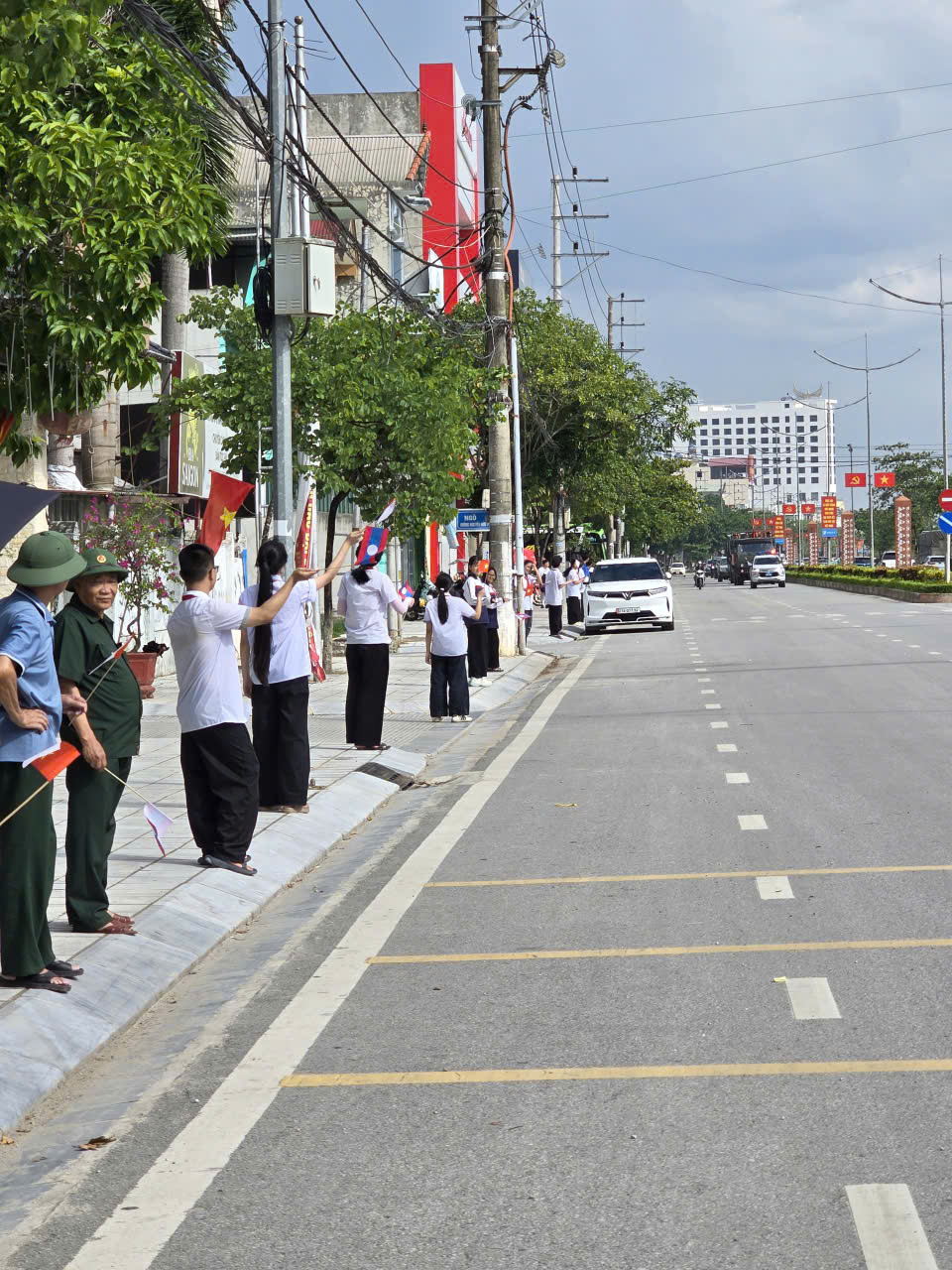 Trường THCS Thanh Bình tham gia phục vụ lễ đón nhận, truy điệu và an táng hài cốt liệt sĩ