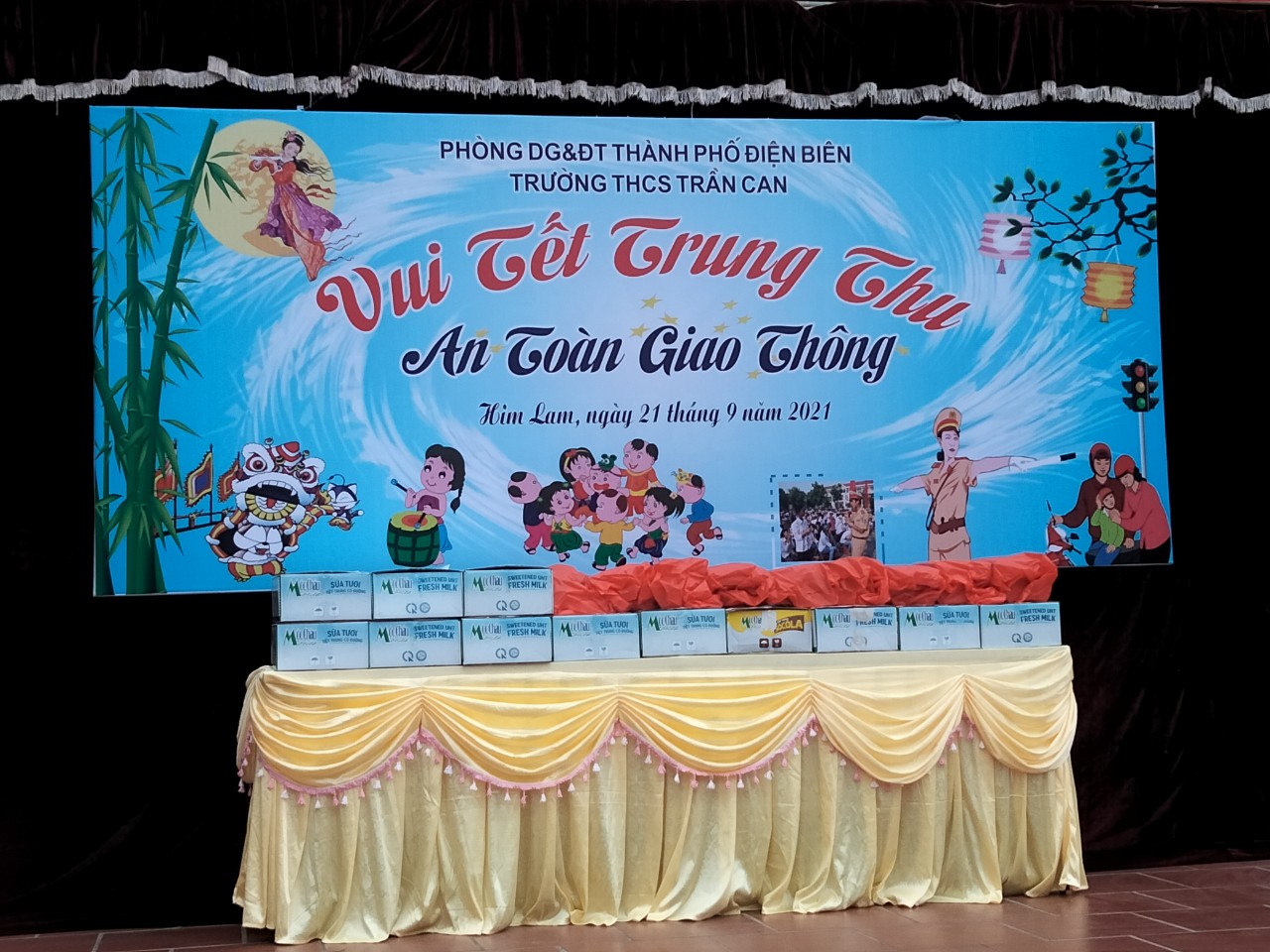 Trường THCS Trần Can “ cùng dệt trung thu”