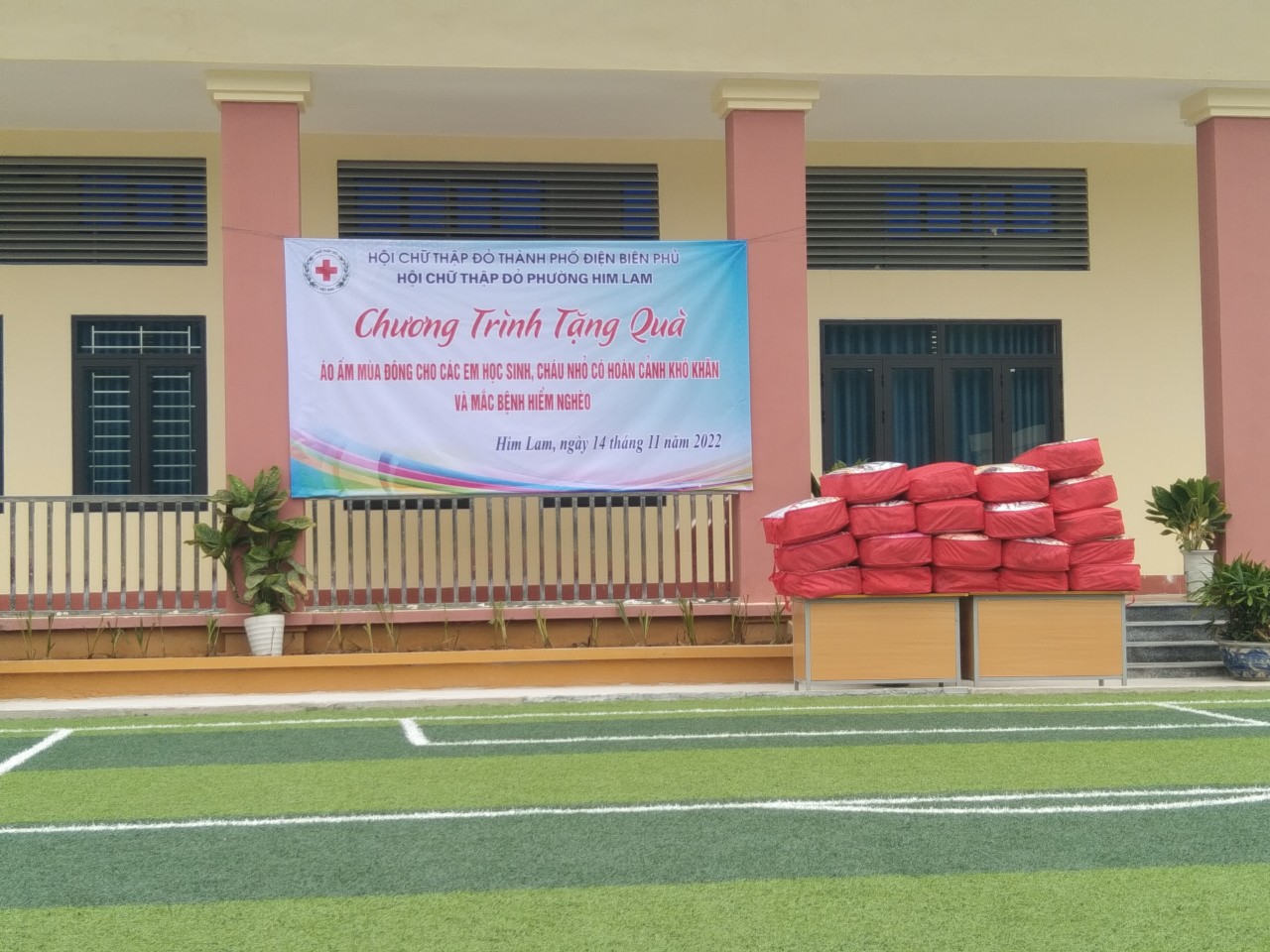 Chương trình tặng quà áo ấm mùa đông cho các em học sinh, các cháu nhỏ có hoàn cảnh khó khăn, mắc bệnh hiểm nghèo tại Trường THCS Trần Can