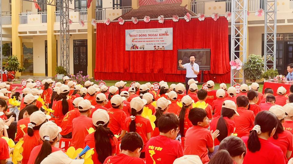 Trường THCS Trần Can tuyên truyền tuyển sinh tại trường tiểu học Tô Vĩnh Diện