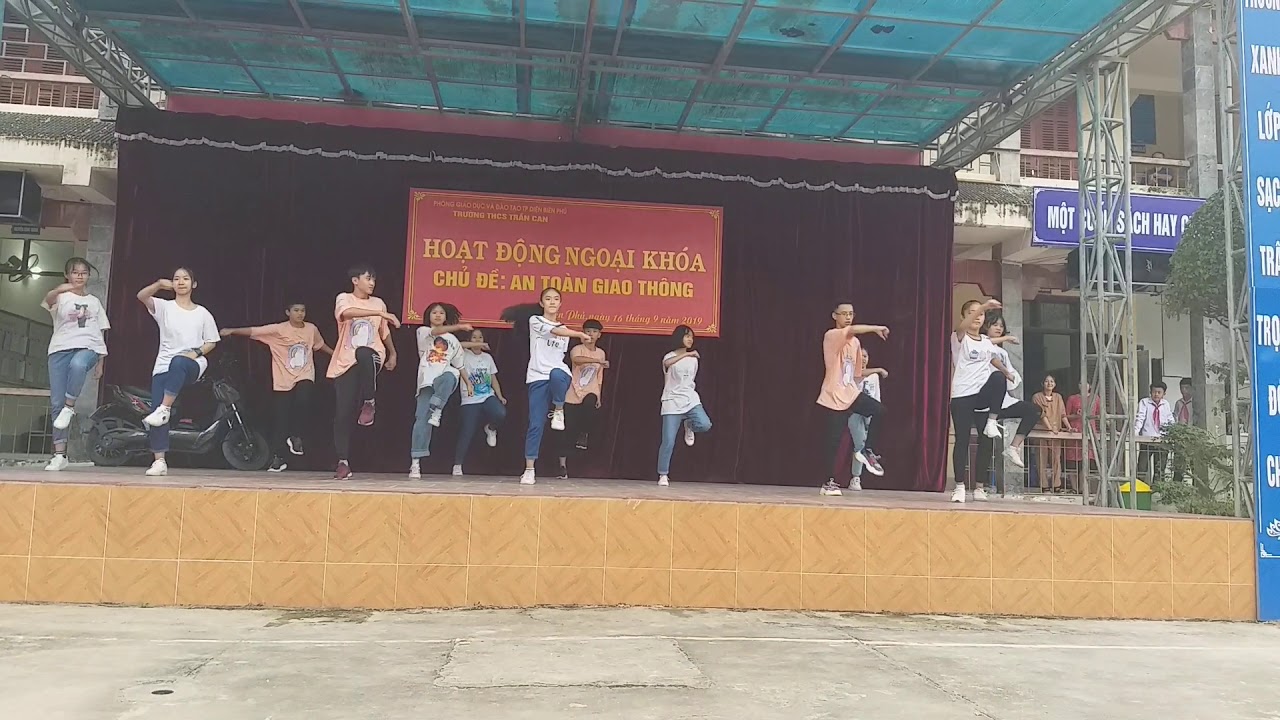 Hoạt động tập thể: An toàn giao thông